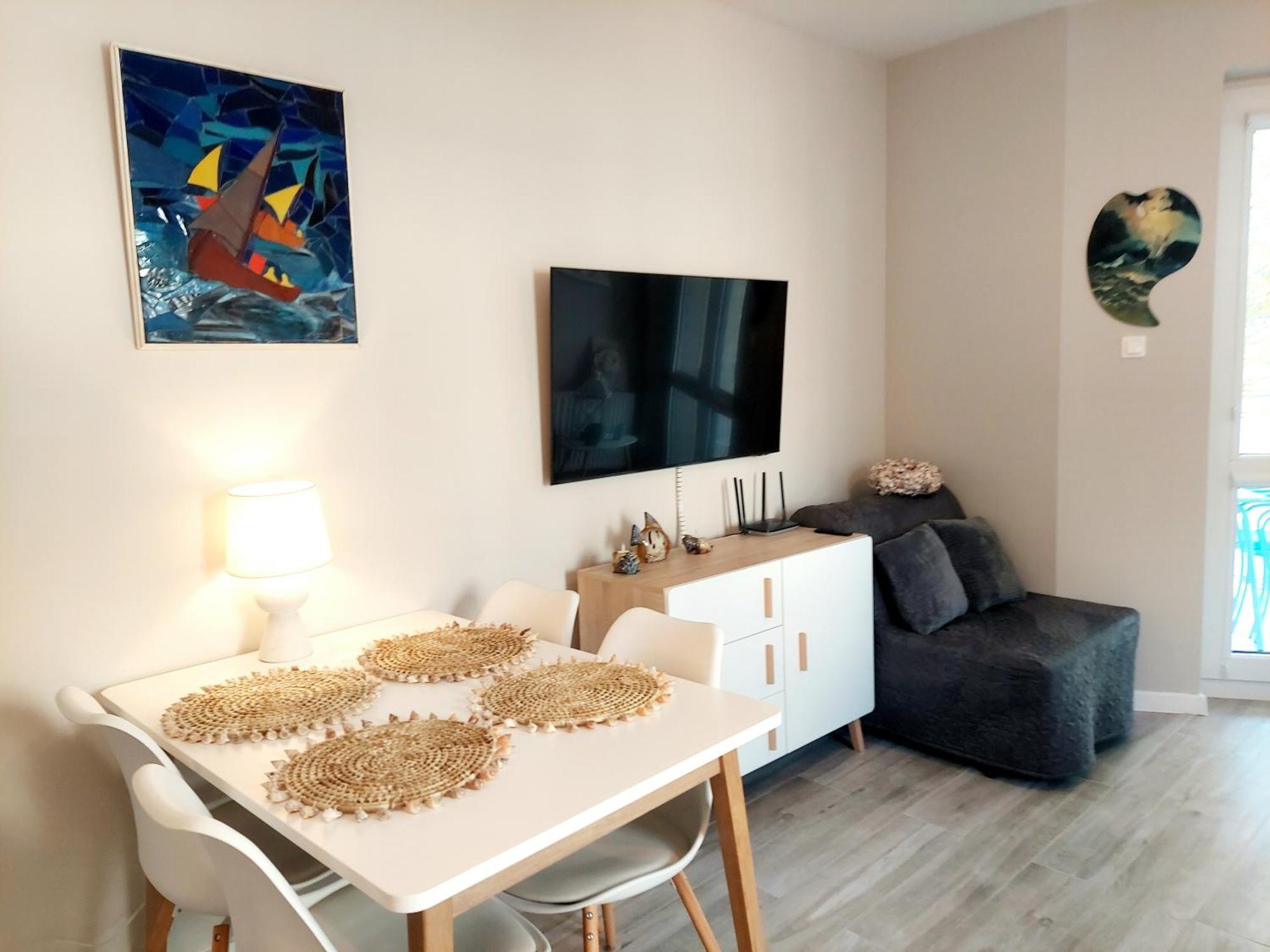 Morze Sztuki Ii, Apartament Jantar